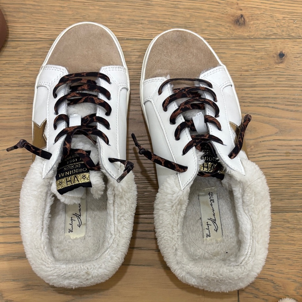 Gently worn womens 8.5 slide sneakers